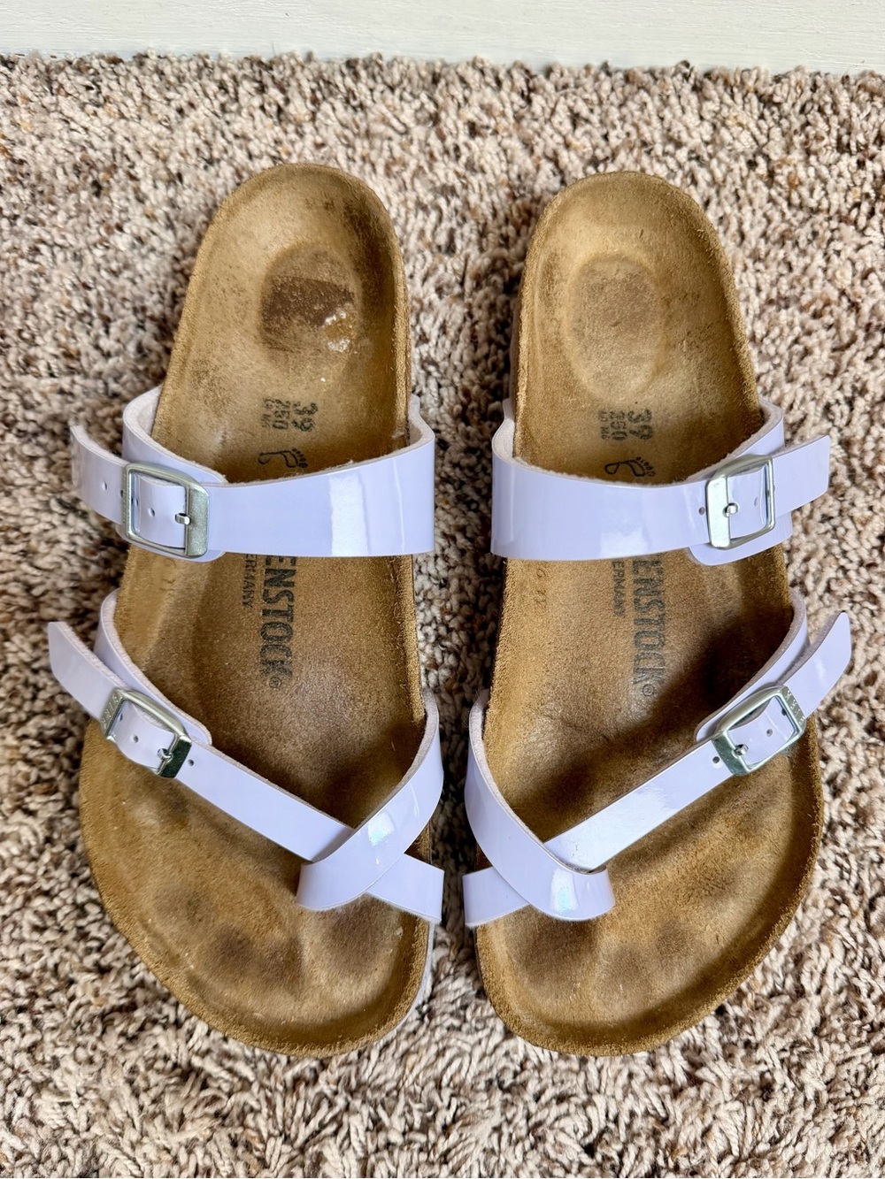 Birkenstock Mayari Sandal in Patent Purple Fog Size 39 or 9 - Picture 4 of 12